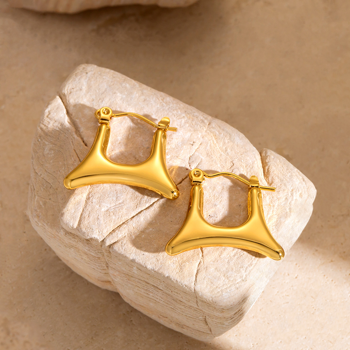 Pendientes de acero de titanio geométrico de personalidad de moda de estilo ins europeo y americano Pendientes de acero inoxidable de alta calidad de oro de 18k
