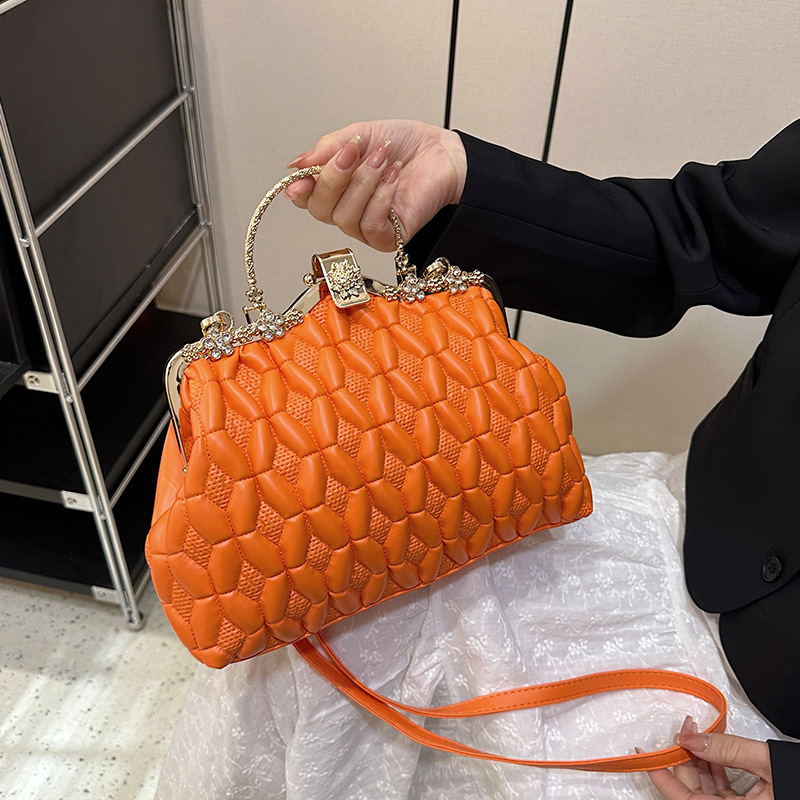 Women's Street Fashionable Soft Leather Shoulder Bag Cross-border New Handbag Embroidery Pleated Crossbody Bag with Diamond Clip Women's Bag Women's Street Fashionable Soft Leather Shoulder Bag Cross-border New Handbag Embroidery Pleated Crossbody Bag with Diamond Clip Women's Bag