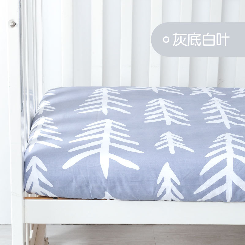 회색 바닥 흰 잎