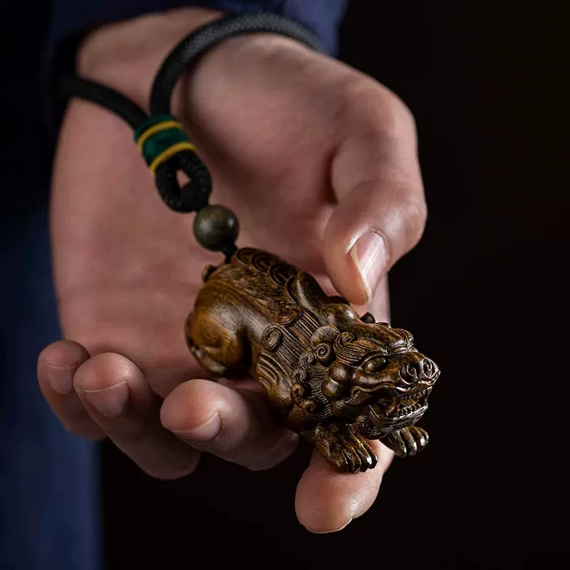 批发绿檀木貔貅手把件文玩随身盘玩实木雕刻创意工艺品貔貅手把件