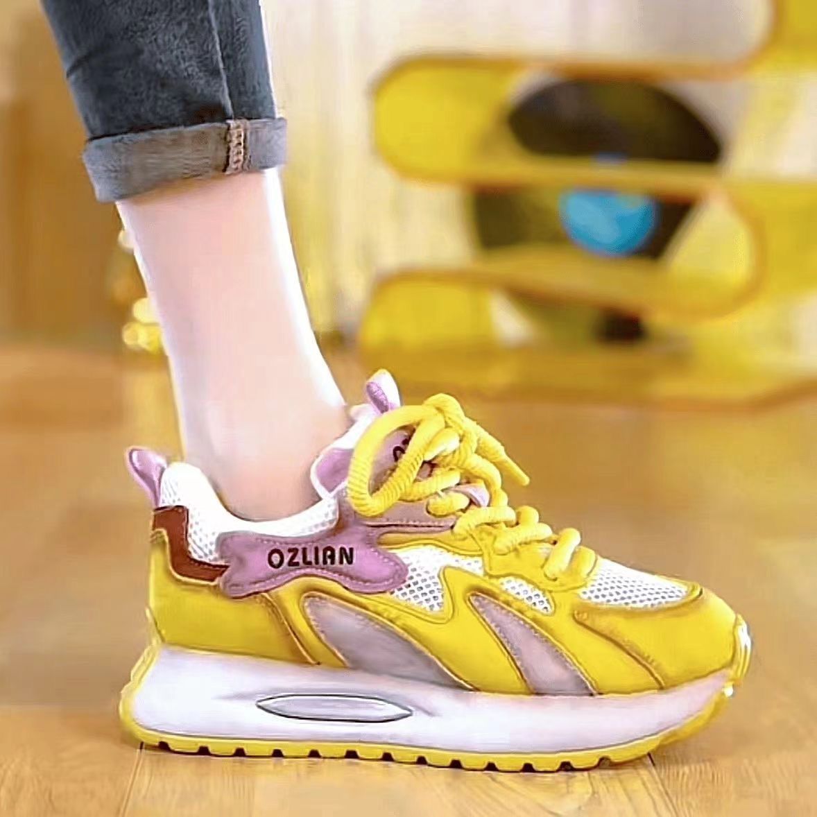 Zapatos de cuero de malla transpirables de mujer con suela gruesa aumentada, zapatos de verano de 2025 nuevos zapatos de correr casuales de estilo universal