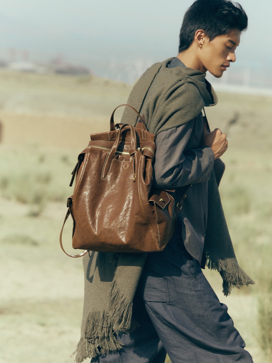 宋山下には追跡シリーズの大サイズのリュックサックがあります。