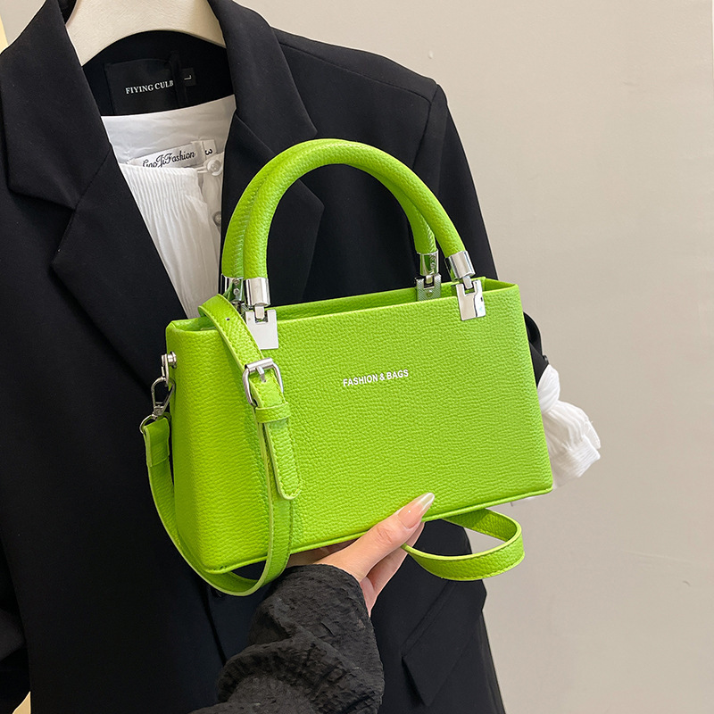 国境を越えたハードケースのバッグの女性バッグhandbags2025の新しいファッション女性が肩を斜めに掛けて小さい方のバッグを持っている|undefined