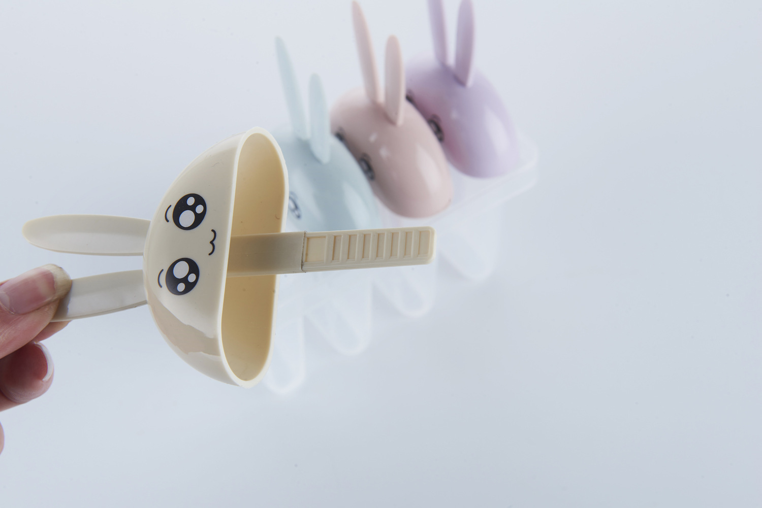 3896333752_679487703