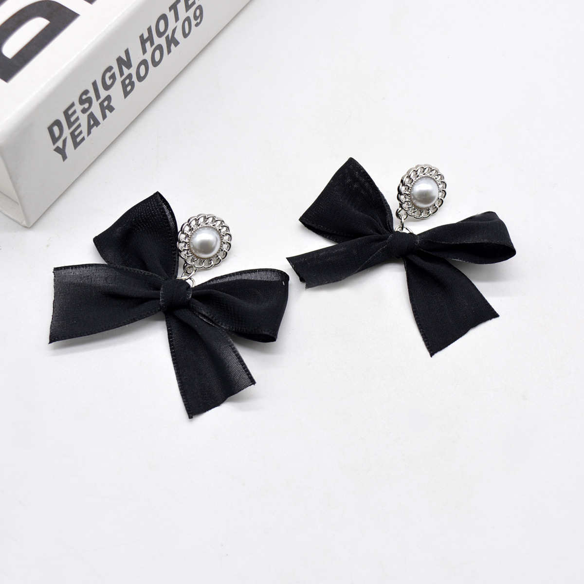 Autumn And Winter Black Big Bow Female Pearl Metal Earrings display picture 4