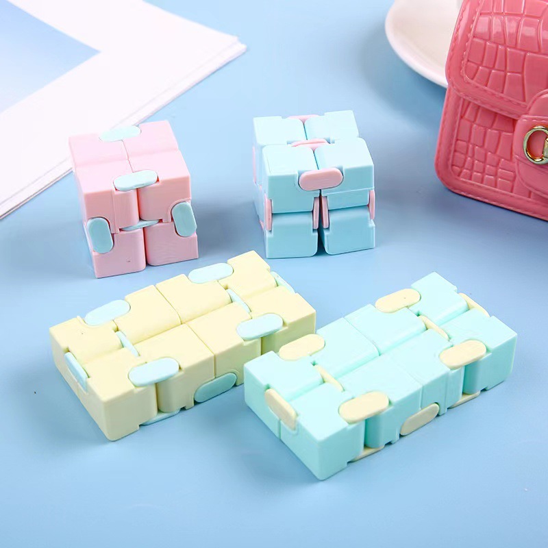 El Festival de Primavera ya está abierta: varitas mágicas brillantes, bolas de burbujas mágicas con cielo estrellado, linternas de mano de Año Nuevo, suministros para puestos callejeros de Año Nuevo.