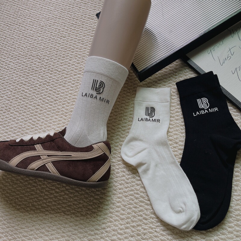 Spring and Summer Ultra-Thin Cotton Socks with a Luxurious European Style, High-End Feel, Silicone Letter B Logo, Trendy Women's Mid-Calf Socks