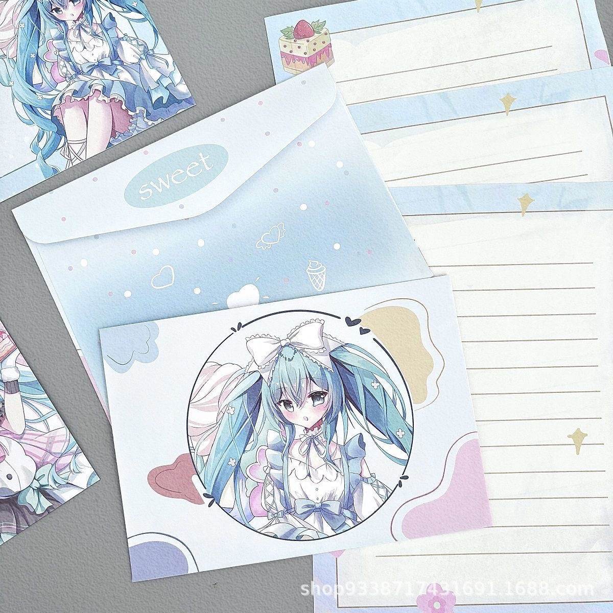 A set (4 envelopes + 4 letter papers)