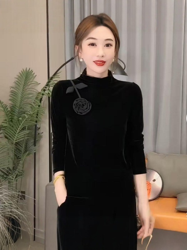 一件代发直播爆款2025秋季款百搭洋气一支花朵丝绒气质女人味上衣|undefined