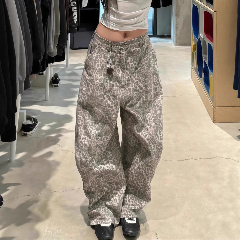 American Retro Distressed Washed Leopard Print Jeans for Women, Summer Loose and Stylish Floor-Length Flared Pants American Retro Distressed Washed Leopard Print Jeans for Women, Summer Loose and Stylish Floor-Length Flared Pants