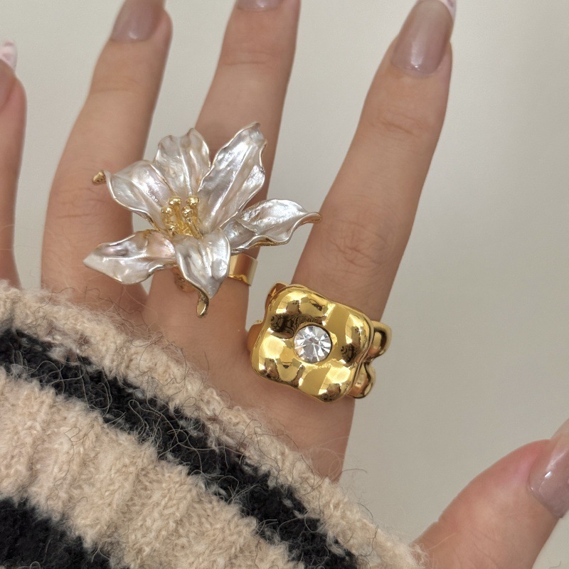 金白撞色滴釉郁金香花朵小香风戒指 INS高级感方形镶锆石宽版指环|undefined