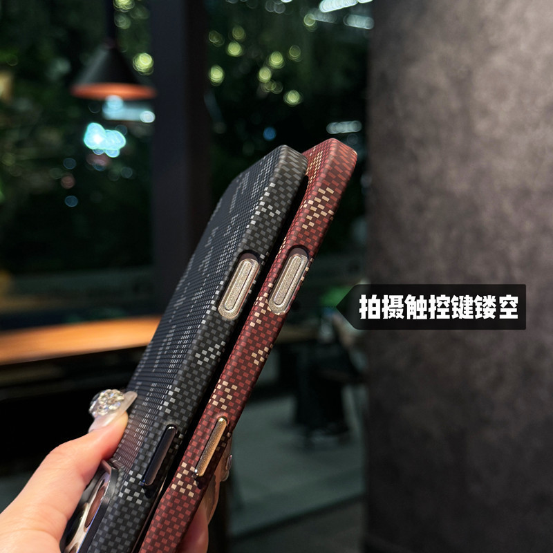 适用iPhone17Promax碳纤维纹夜光磁吸手机壳苹果15金属镜头保护套|undefined