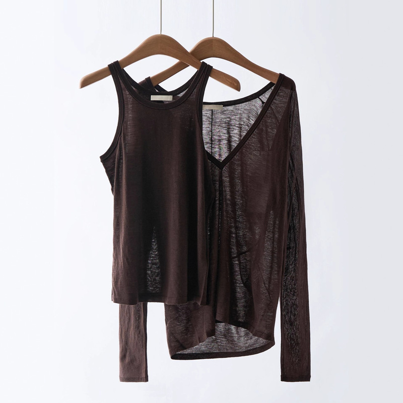 [Same Style as Gao Yuanyuan] 2025 Early Autumn New Style Sheep Wool Design Deep V Real Two-Piece Knitwear + Vest for Women