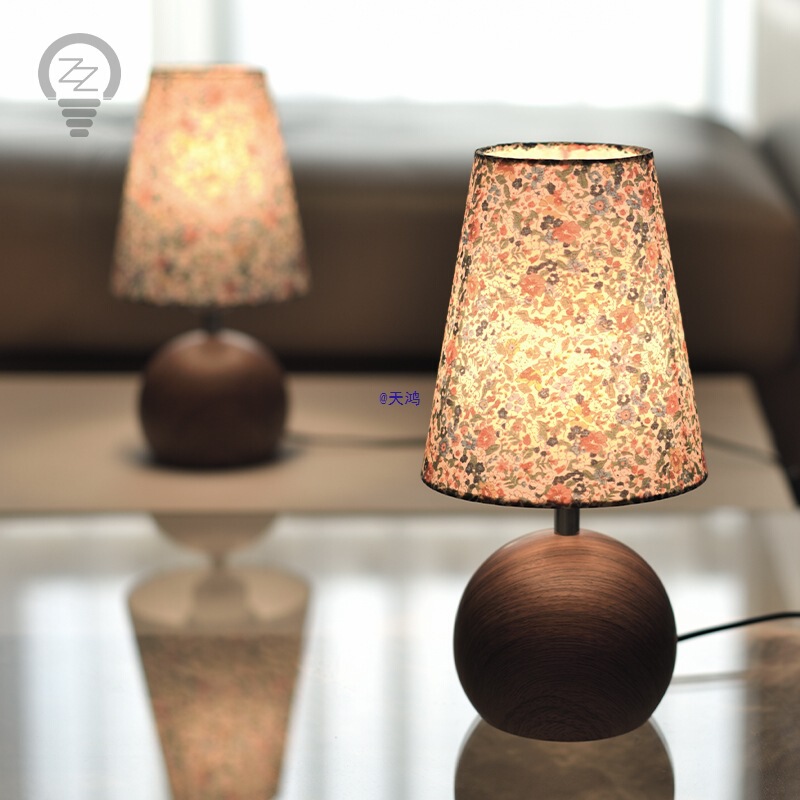 Retro Wood Grain Floral Table Lamp Bedside Lamp Medieval Lamp Atmosphere Lamp Living Room Bedroom High-Value Night Light