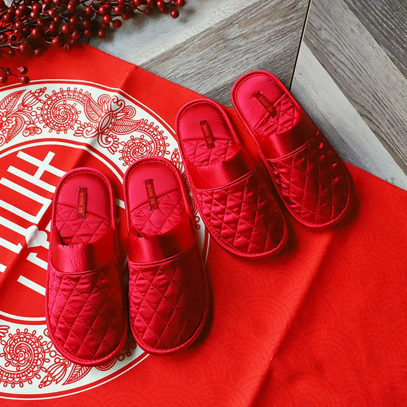 Свадебные тапочки для женщин, осенне-зимние праздничные красные, парные, для домашнего использования, в качестве приданого, для свадебного торжества, закрытые, атласные, свадебный стиль.