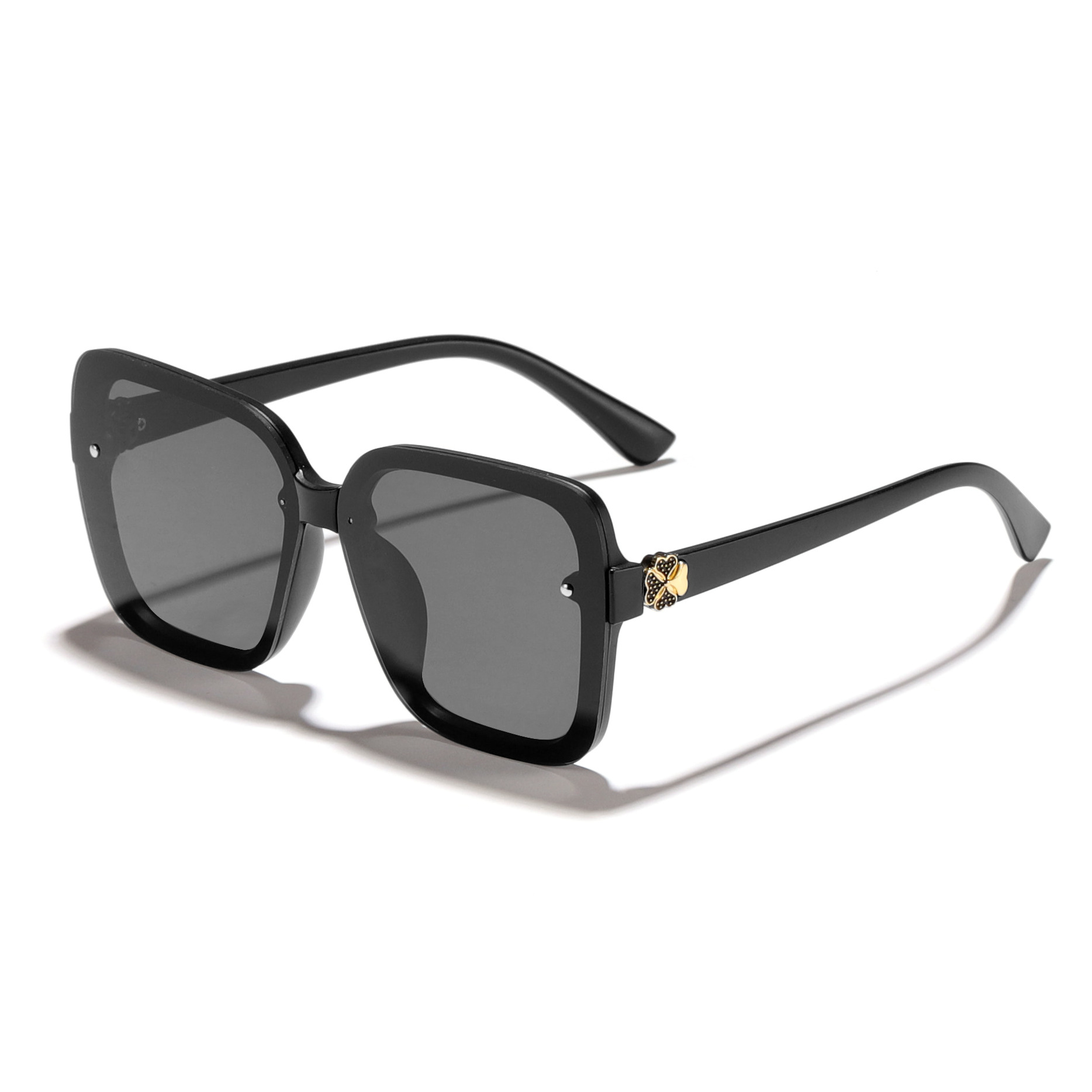 2024 nuevas gafas de sol de lujo ligeras con marco generoso transfronterizo para mujeres, modelos de pasarela europeos y americanos, gafas de sol al aire libre de moda de moda