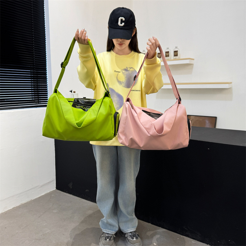 크로스 바디 스포츠 가방 여성 하이 엔드 대용량 피트니스 가방 수영 보관 가방 남성 수하물 가방 휴대용 여행 가방 새로운