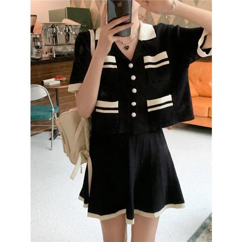 Women's two-piece set: loose short-sleeve summer Chanel-style top + high-waisted pleated mini skirt for a slimmer look