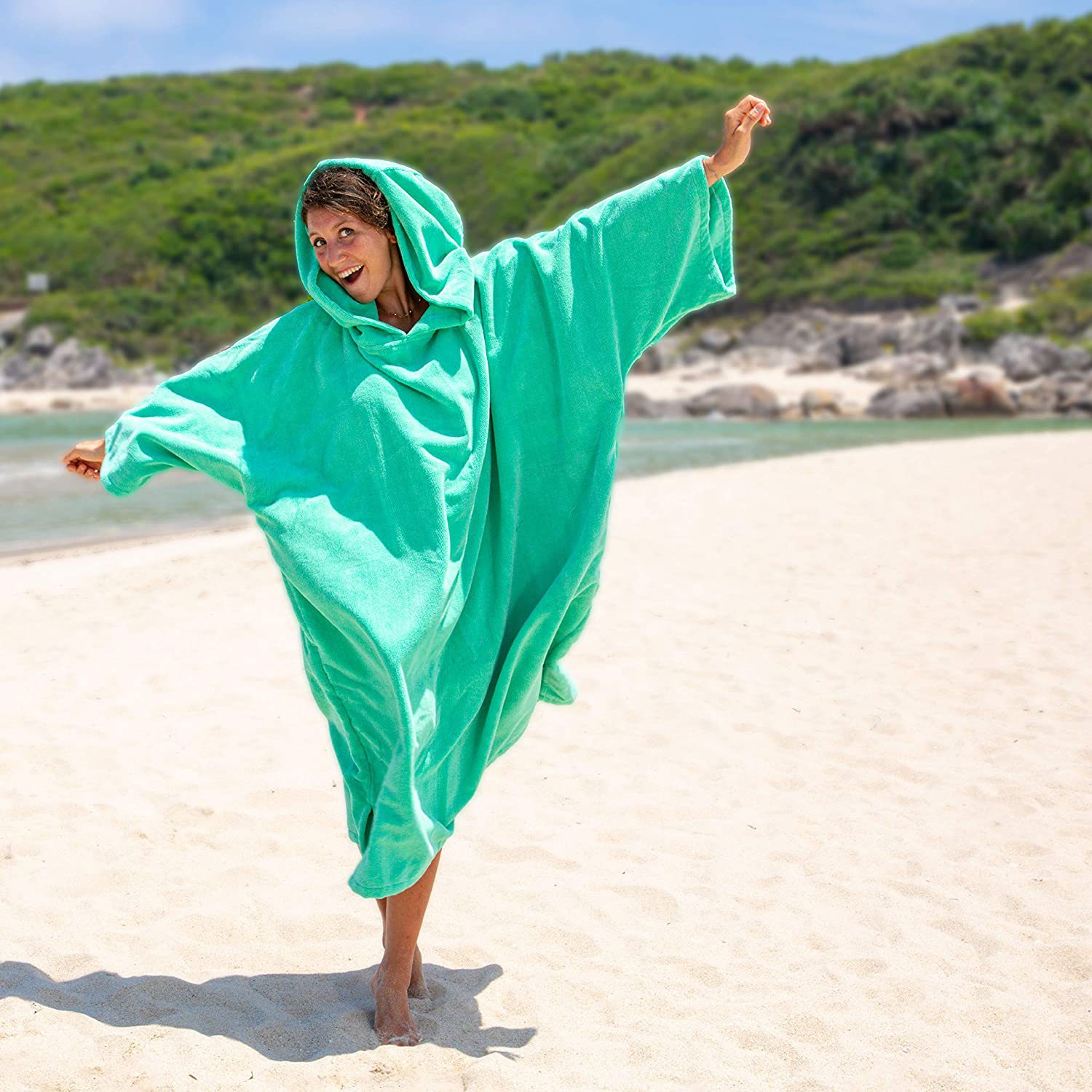 2023 nuevo color caramelo con capucha suelta camisón de felpa al aire libre ocio suéter hombres y mujeres Albornoz usable