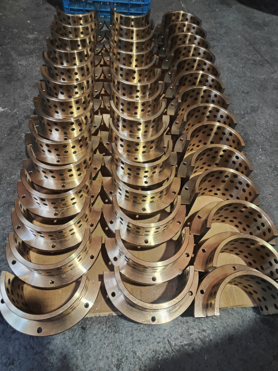 捏合搅拌机自润滑轴瓦 捏合机耐磨石墨铜套主轴工业