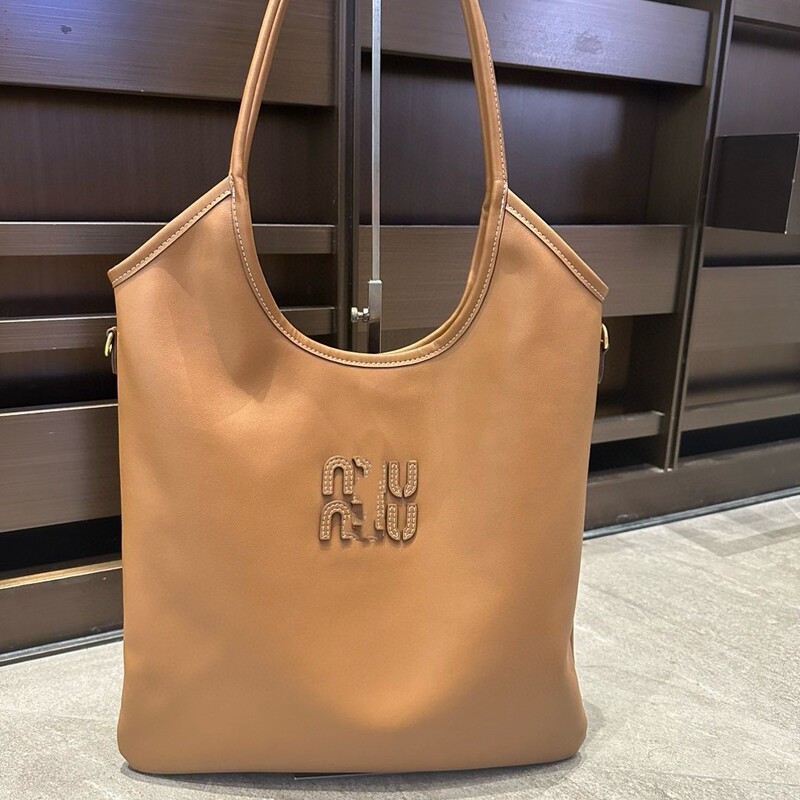 New Miu Miu Home Tote Cowhide Shoulder Crossbody Bag Large Capacity Versatile Effor Fashionable Hobo Tote Bag