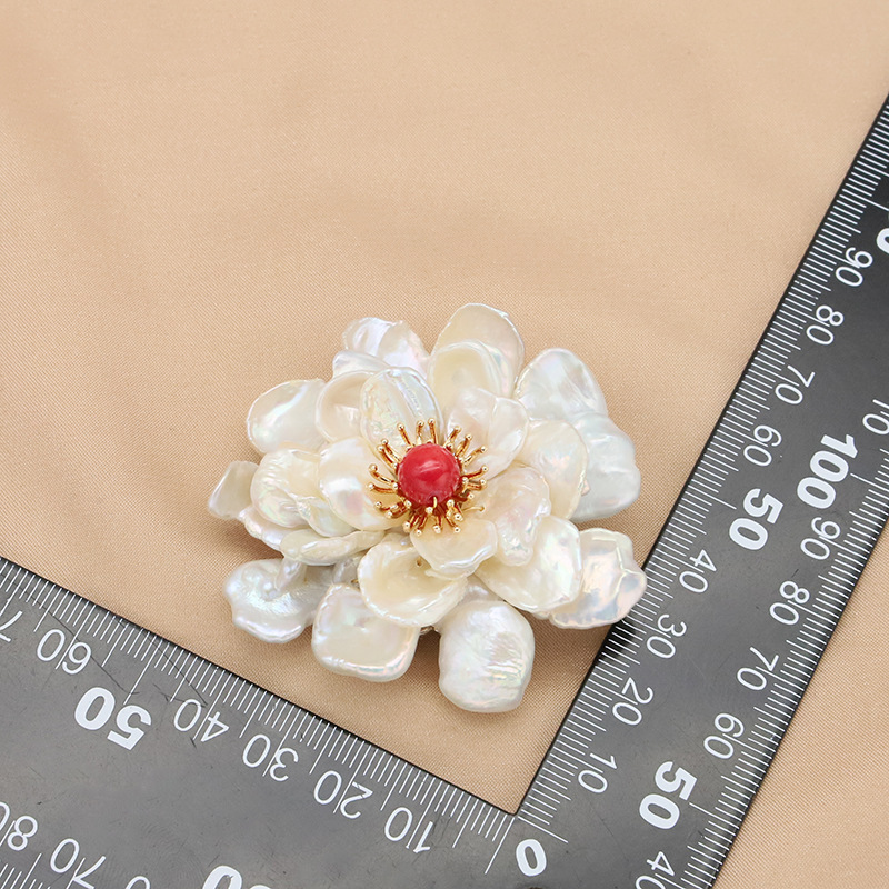 Natural perla de agua dulce broche moda femenina luz diseñador de lujo barroco hecho a mano accesorios ricos broche al por mayor image 4