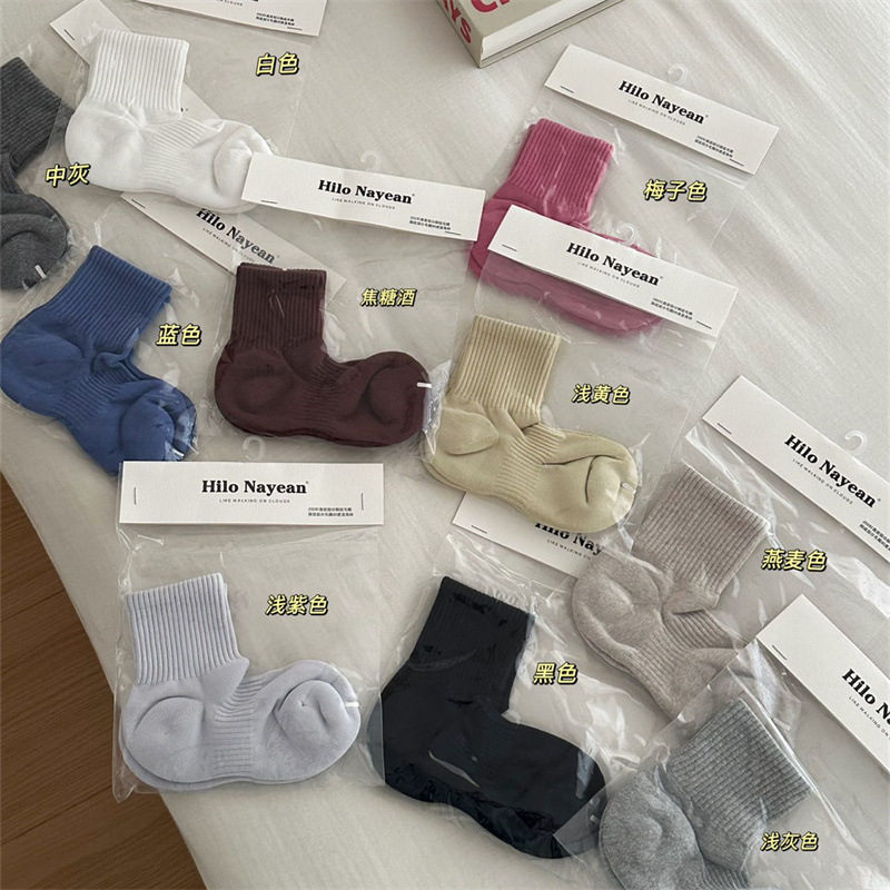 Autumn and Winter Soft Towel Bottom Thickeneded Warm Right-Angle Women's Mid-Calf Cotton Socks Korean Versatile Student Black and White Sports Socks