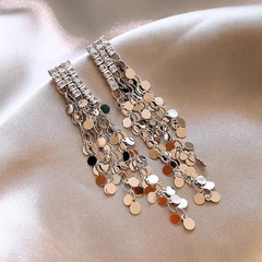 銀の針の金色の長いタイプのスパンコールのフリンジイヤリングの軽い豪華なイヤリングの気質のフラッシュドリルのジルコンのピアスの冷たい風のイヤリングの女性