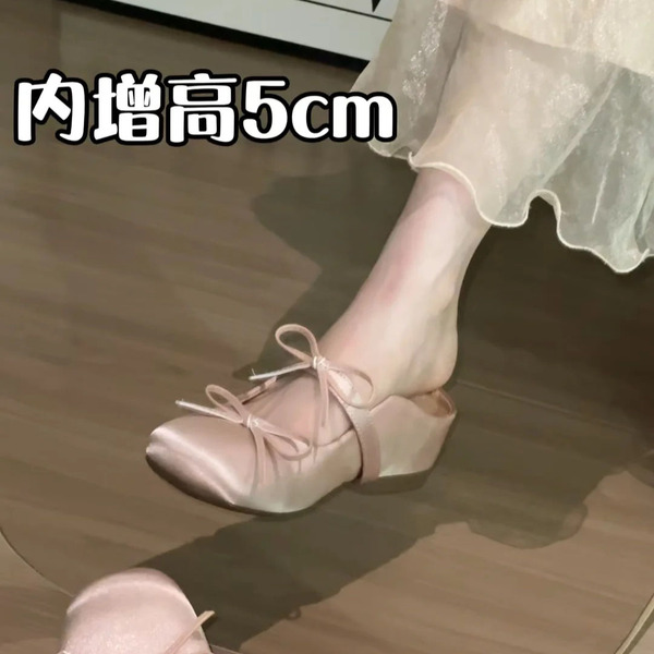 Mary Jane shoes made of sheepskin leather with hidden heel
