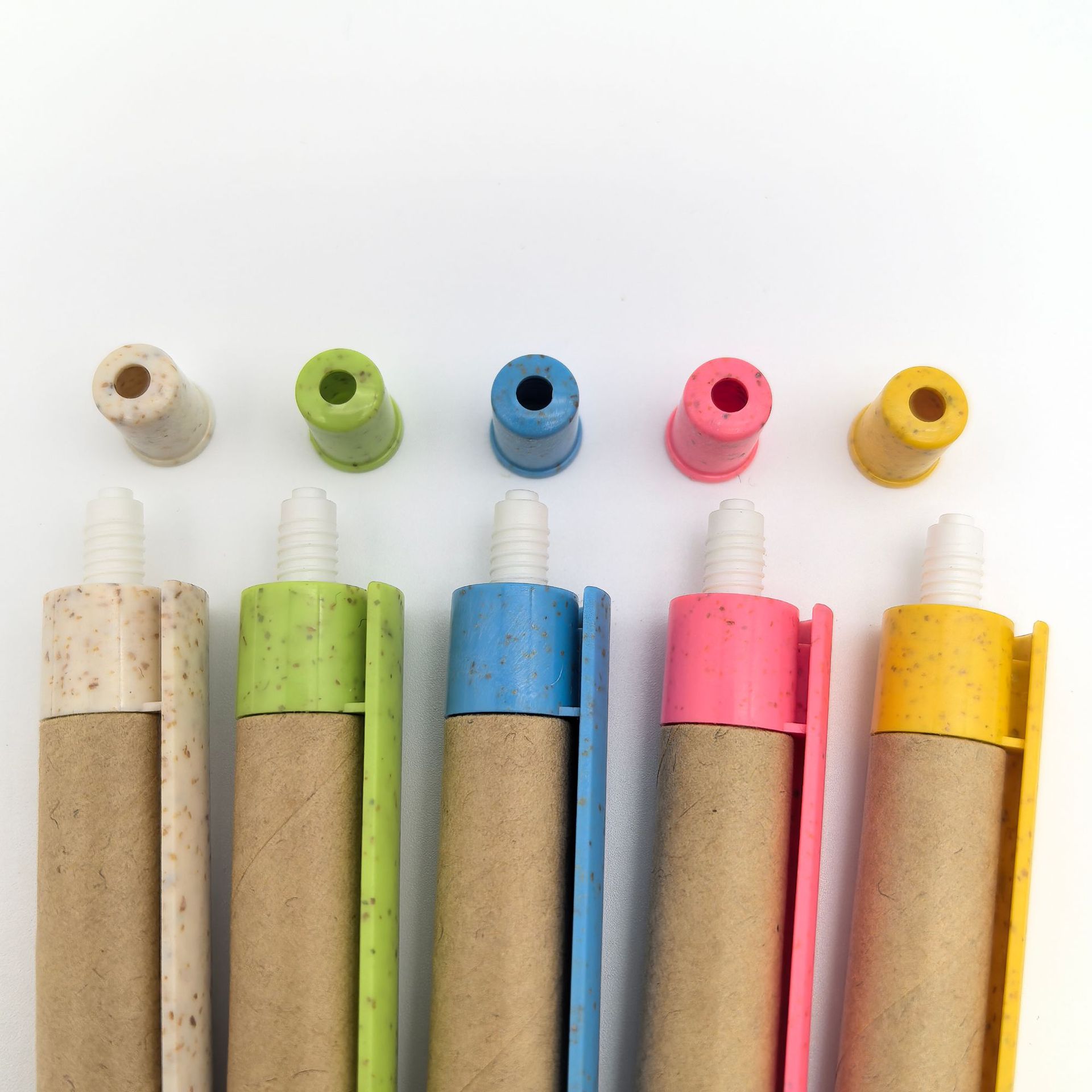 Bolígrafo de bolas de tubo de papel de venta en caliente transfronteriza con agujeros de respiración en la parte superior del material de paja degradable papel kraft