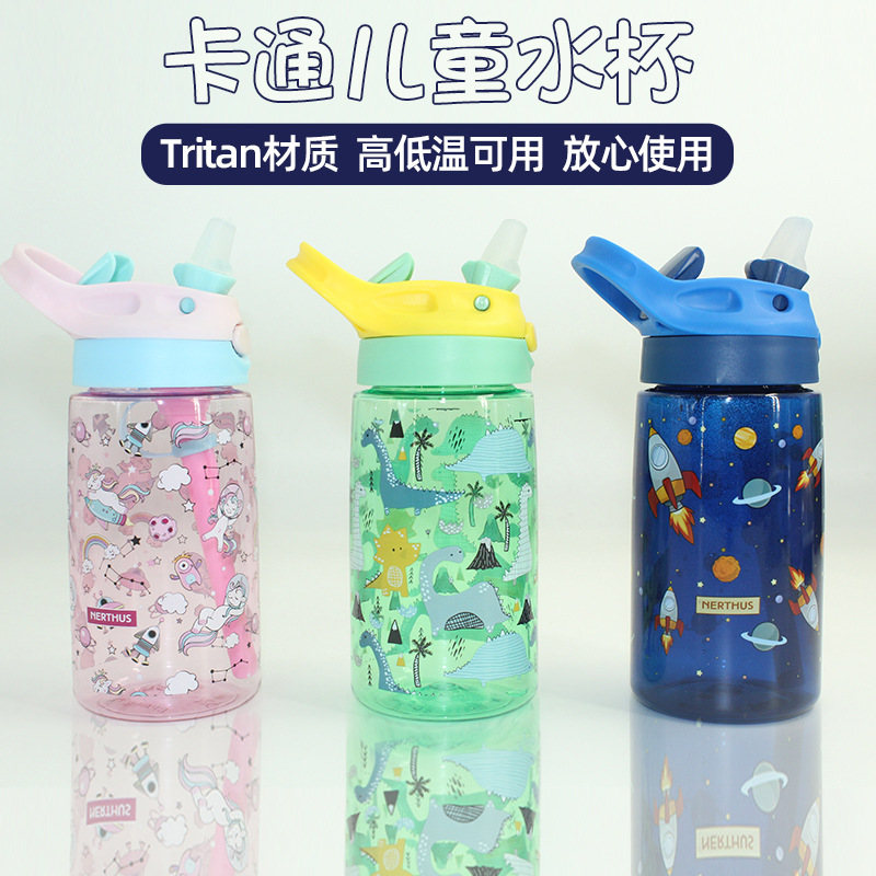 Taza de agua deportiva para niños, botella de agua de plástico portátil resistente a altas temperaturas para estudiantes masculinos y femeninos, linda taza de agua potable directa