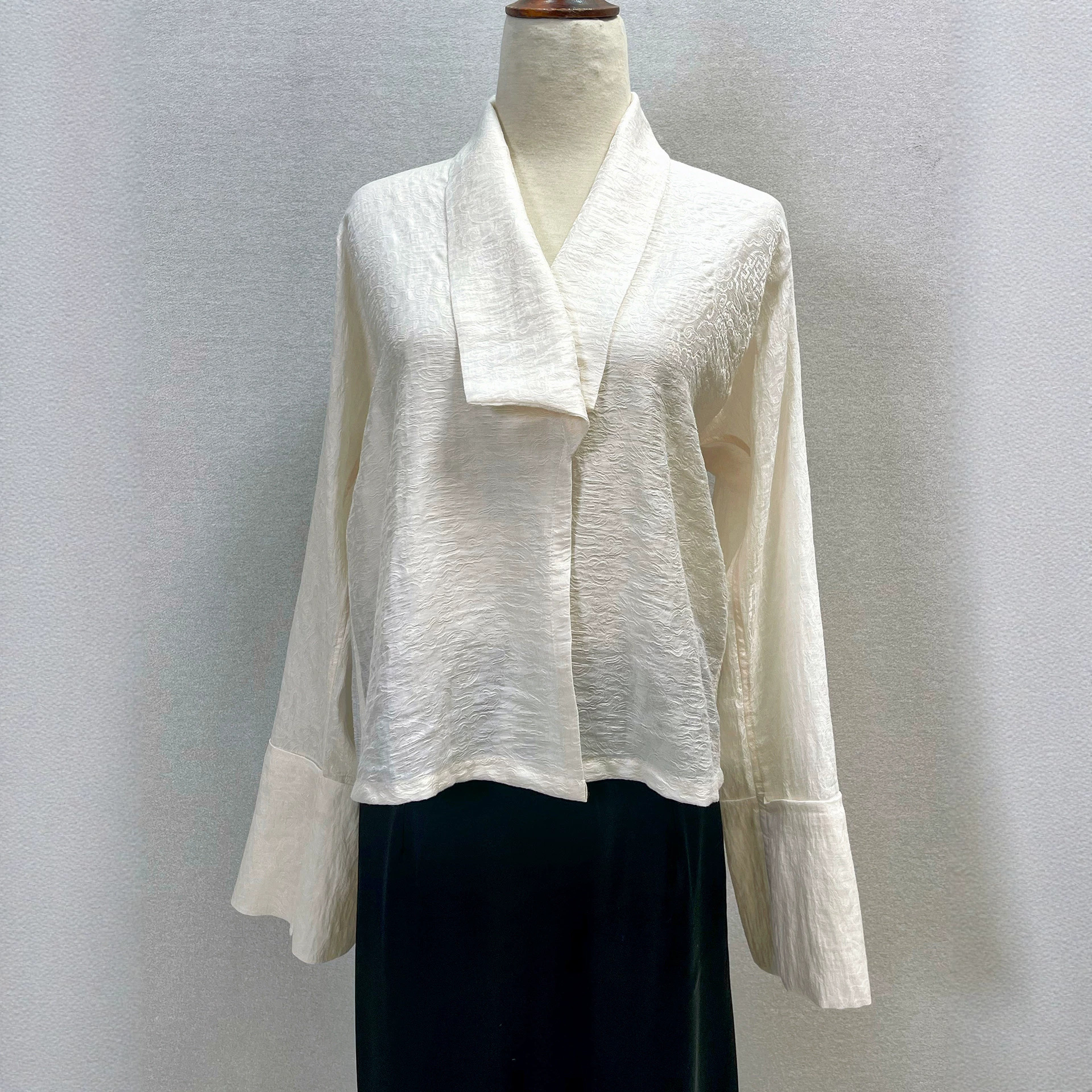 SY009 Collection of Sheer Clothing: Women's Tibetan-style shirts and white blouses paired with Bora skirts.