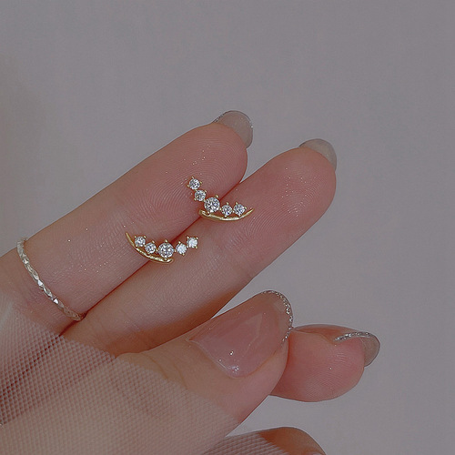 Shiny zircon stud earrings for women at work, simple, compact, mini temperament, meteor small row diamond earrings, no need to take them off when sleeping