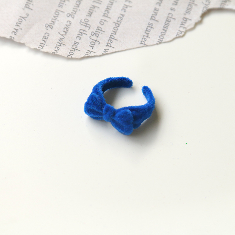 Pequeño Libro Rojo Klein azul terciopelo lazo oso anillo abierto DIY blanco anillo de felpa material al por mayor