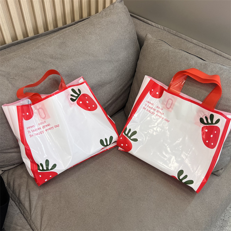 可爱草莓竖款塑料女装店用儿童衣物服装手提袋子购物打包清新手拎