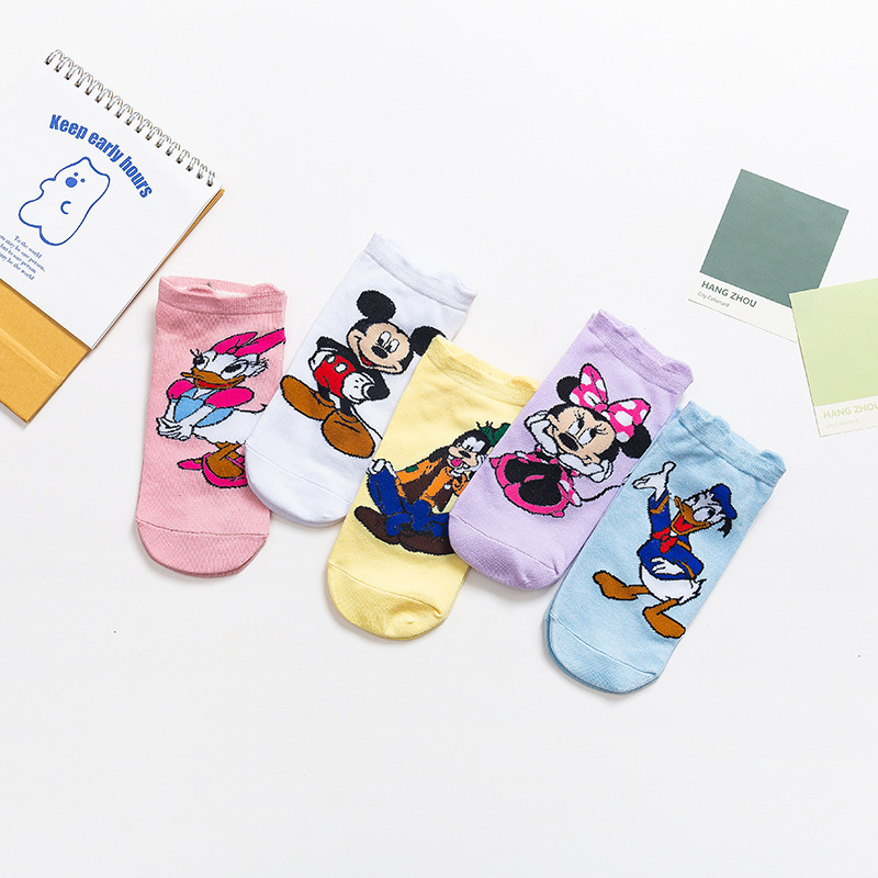 Calcetines de comercio exterior nuevos calcetines de dibujos animados lindos calcetines de mujer casuales coreanos calcetines cortos superficiales ventas directas