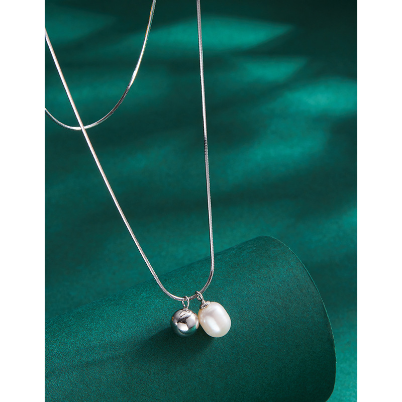 925 plata esterlina perlas de agua dulce doble collar de cadena de hueso de serpiente moda femenina simple nicho de alta calidad cadena de clavícula