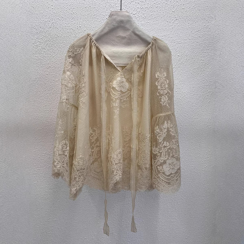 In-Stock French-Style Chic Beige Lace Patchwork Blouse, New Stylish Casual Slim-Fit Loose Top
