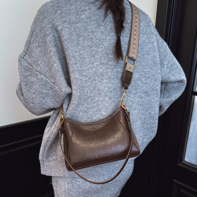 Niche French Vintage Underarm Bag For Women 2026 New Arrival Versatile Retro Commuter Baguette Bag Elegant Shoulder Handbag - Thumbnail 2
