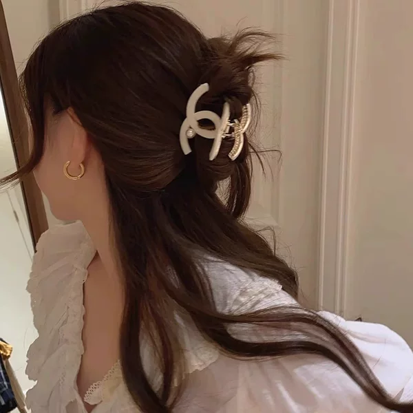 New Style Fragrant Style Light Luxury Medium Pearl Grab Clip Half-tied Shark Clip High-end Hairpin Women's Back of Head Niche Hair Accessories