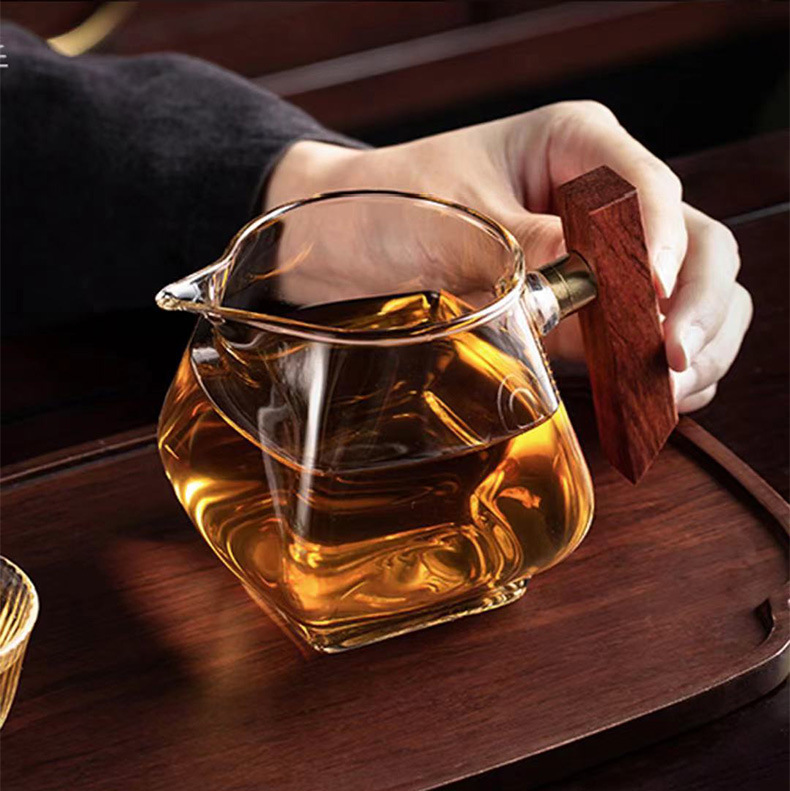 Heat-resistant glass fair cup green tea cup thick tea strainer tea divider with wooden handle fair cup, Wuyi tea set