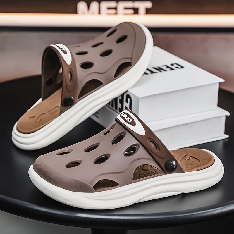Zapatos de verano para hombres, zapatillas de bolsillo ligeras y medias, 2025 nuevas zapatillas de playa antideslizantes para hombres.
