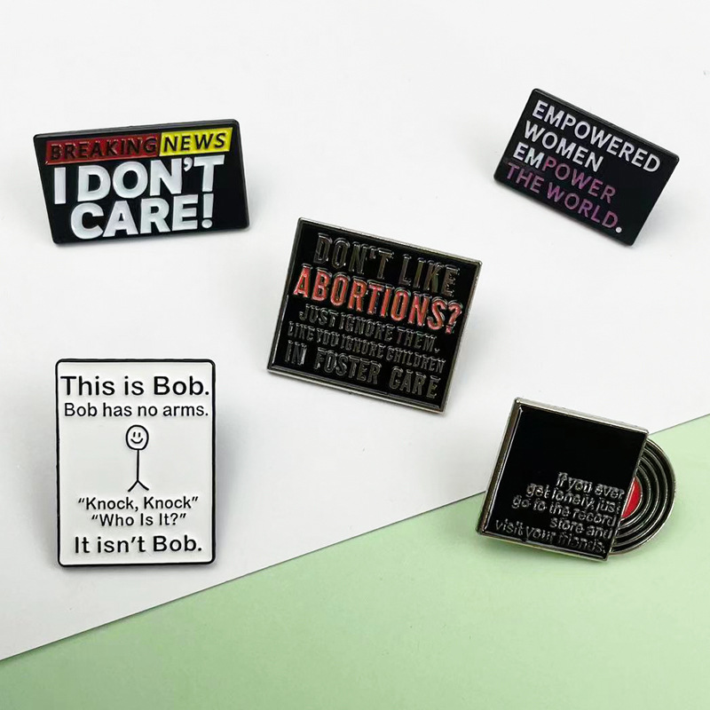 Broche geométrico de letras inglesas transfronterizas, ropa de moda personalizada, decoración de mochilas, accesorios, insignias de metal