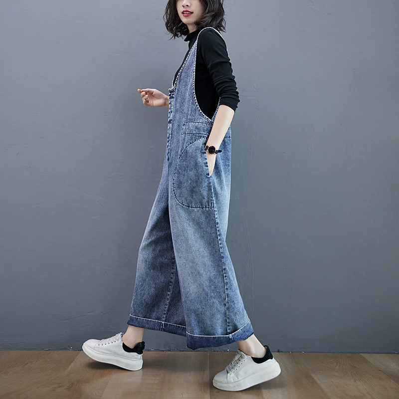 Джинсовые брюки в overall стиле ретро, свободный крой