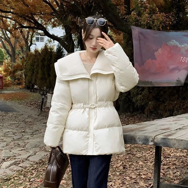 하얀색