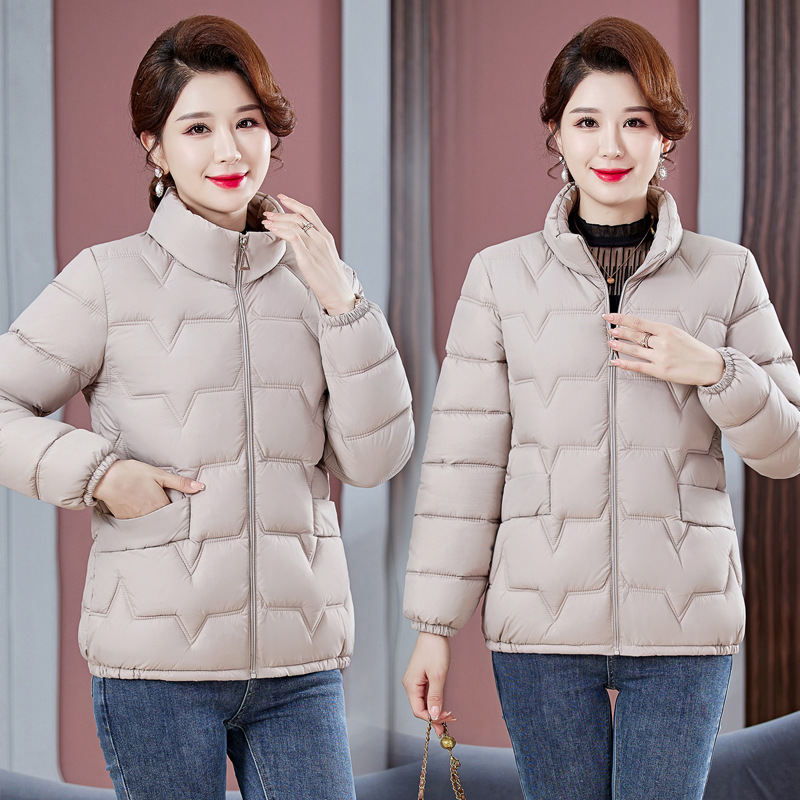 Abrigo de invierno engrosado pequeño abrigo corto de algodón acolchado ligero de las mujeres de mediana edad de las mujeres collar abajo abrigo de algodón acolchado de invierno mamá pequeña Chaqueta de algodón acolchado