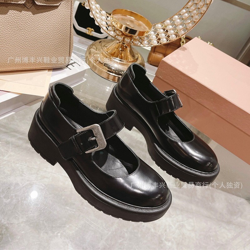 厚底レザーの英国風PメリージェーンMIUゴールドコインシューズ、レディースラウンドトゥレザーシューズ、レディースシングルシューズ