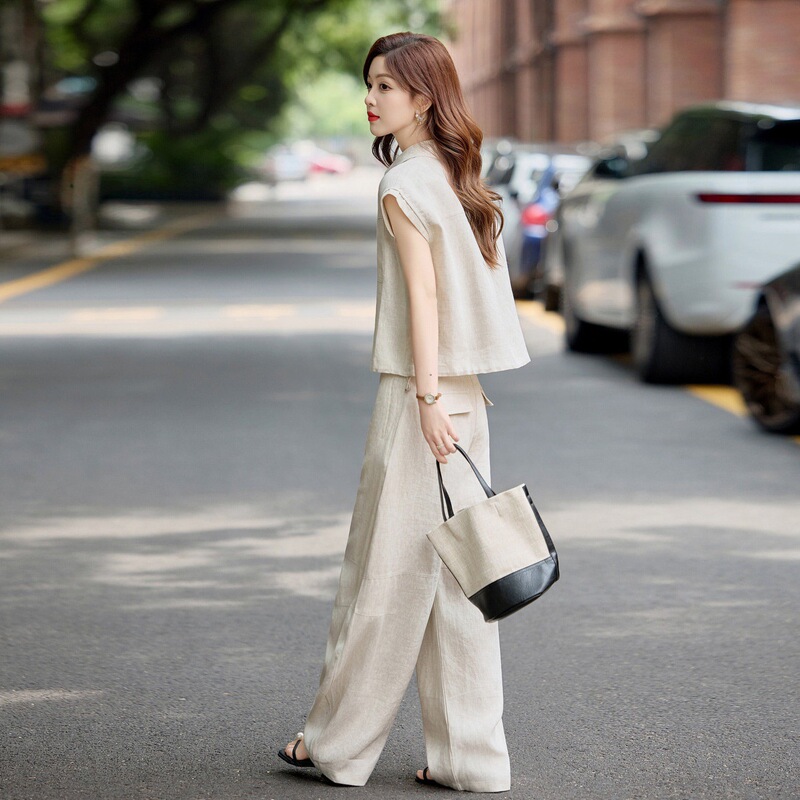 Fashionable Linen Suit for Women, Summer Sleeveless Shirt, Age-Reducing Outfit, Wide-Leg Pants, Beige Casual Two-Piece Set M3239