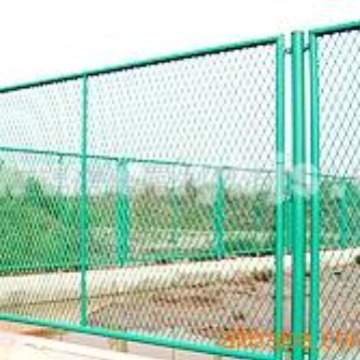 供应上海锦诺护栏 各种学校机场球场农场护栏网