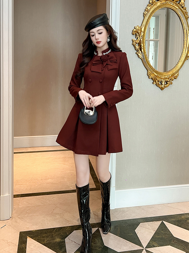 Váy ngắn kiểu Pháp cổ tròn hoa nổi eo thon dáng đẹp — Màu đỏ rượu